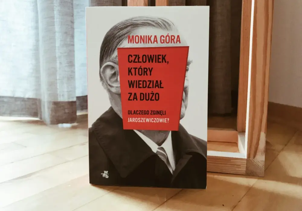 Człowiek który wiedział za dużo - fascynująca książka pełna tajemnic