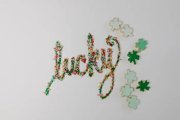 Symbole szczęścia z różnych kultur - poznaj ich moc i znaczenie