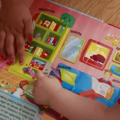 Książka z okienkami: co, gdzie, kiedy? Najlepsze interaktywne tytuły