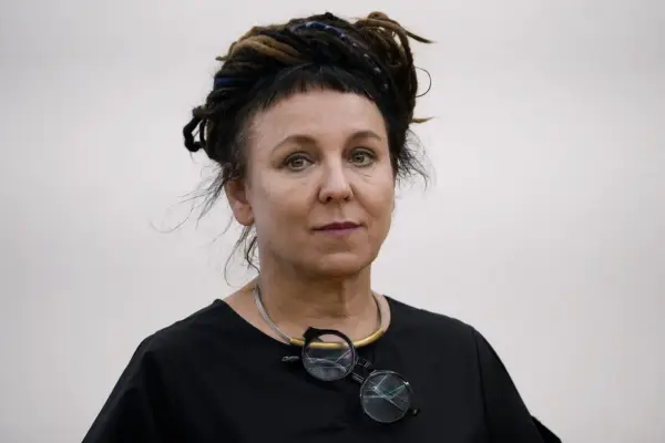 Twórczość literacka Olgi Tokarczuk: fascynujący świat metafor i historii