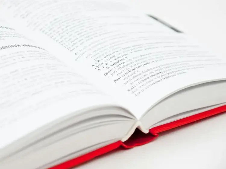 Czym jest literatura naukowa i dlaczego jest kluczowa w edukacji?